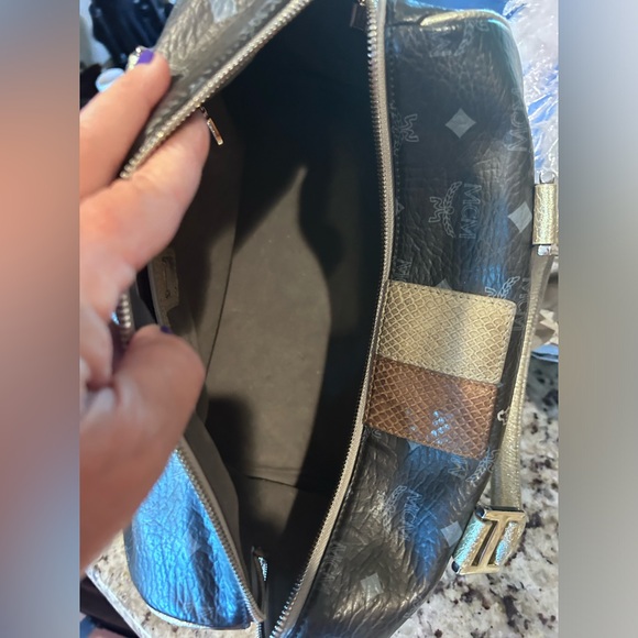 🔥 MCM 🔥Visetos Lion Princess Boston Black and Gold Lion Print Bag - Picture 8 of 13